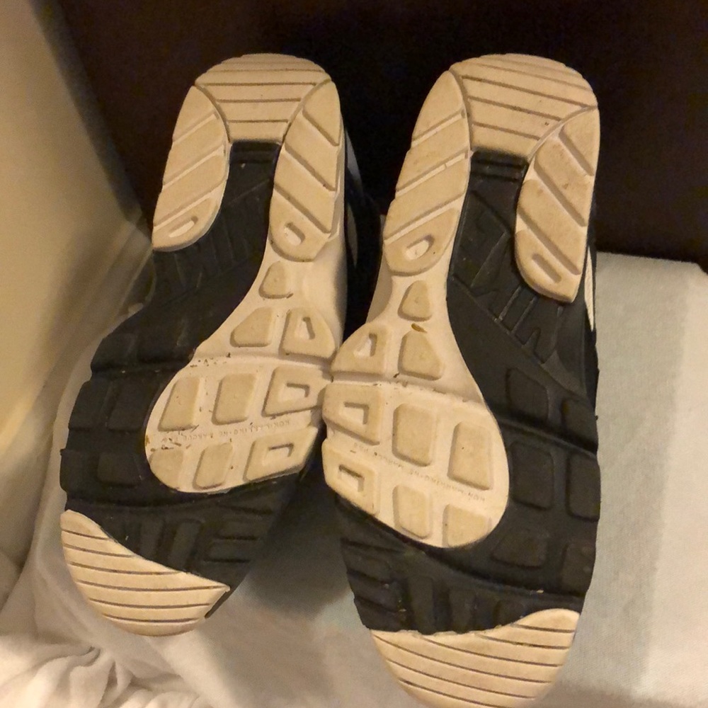 Nike size 5.5Y - Picture 3 of 3